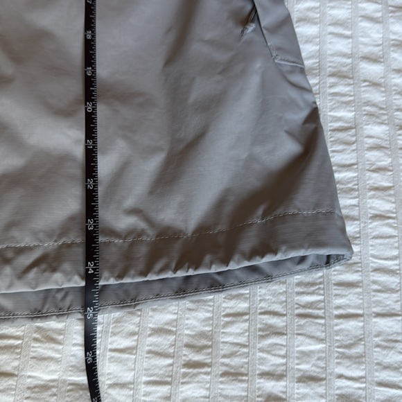 The North Face rain jacket size small, never worn - Picture 10 of 10